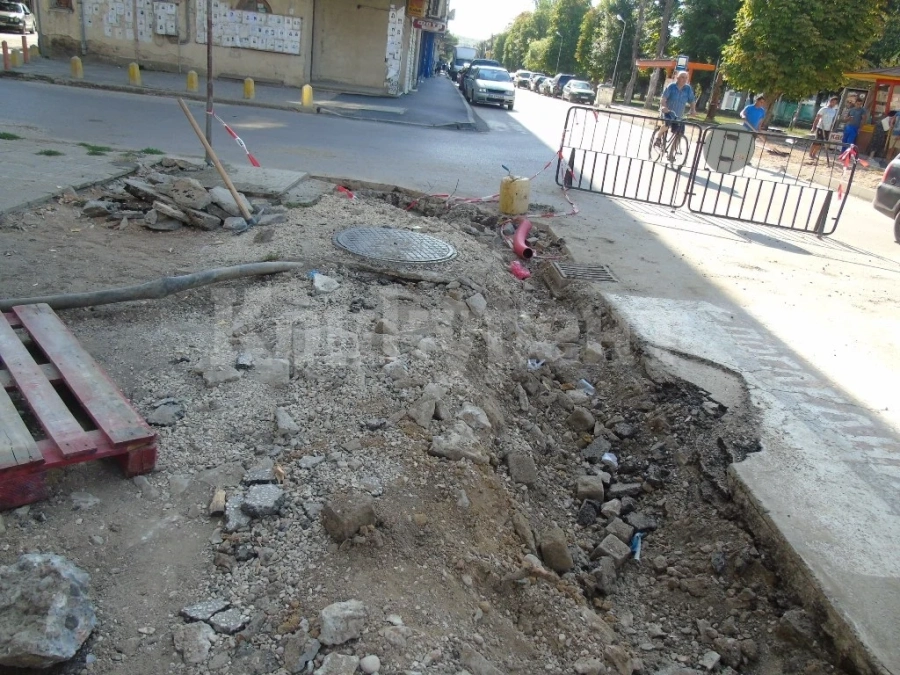 Ремонти на улици кипят в Бяла Слатина СНИМКИ