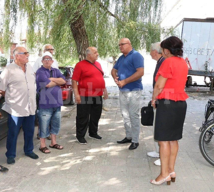 Жители на обновен блок в комплекс „Химик“ се срещнаха с кмета на Община Видин СНИМКИ