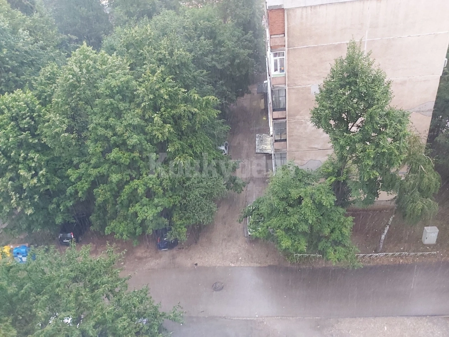 Лятна буря премина над Враца, разминахме се с пороен дъжд