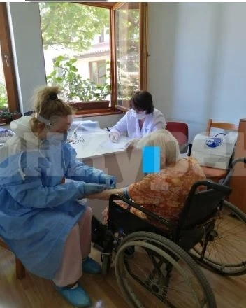 От РЗИ – Враца показаха как вземат проби в социалните домове