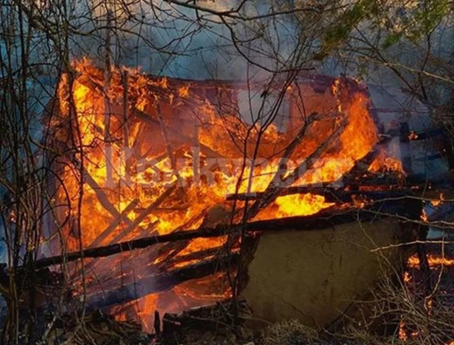 Гасиха голям пожар в Бяла Слатина