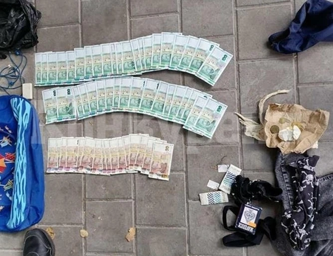 Арестуваха мъж и малолетна за телефонни измами при спецоперация в Хасково (Снимки)