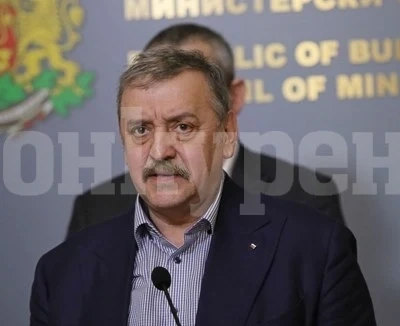 Кантарджиев: Увеличава се смъртността от COVID-19, младите заразиха старите
