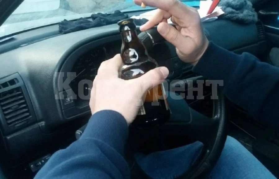 Задържаха двама шофьори, карали след почерпка