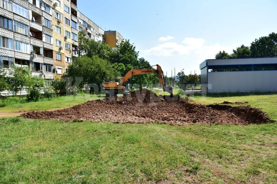 Започна изграждането на нова улица и паркинг в ж. к. „Дъбника“