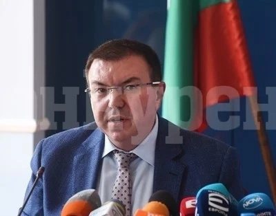 Министър Ангелов: Готов съм да се срещна с всяка една медицинска сестра