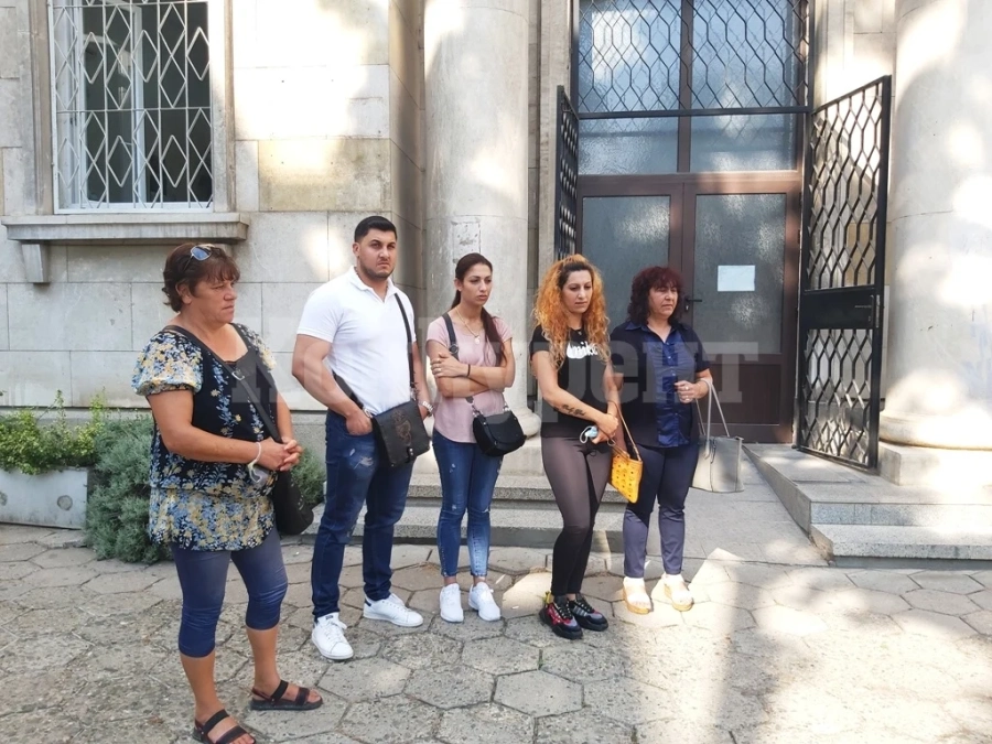 Протестираха пред съда срещу закона заради убиеца от Галиче СНИМКИ