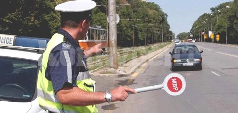 Провериха 44 коли и 61 човека при акция на полицията в Бяла Слатина