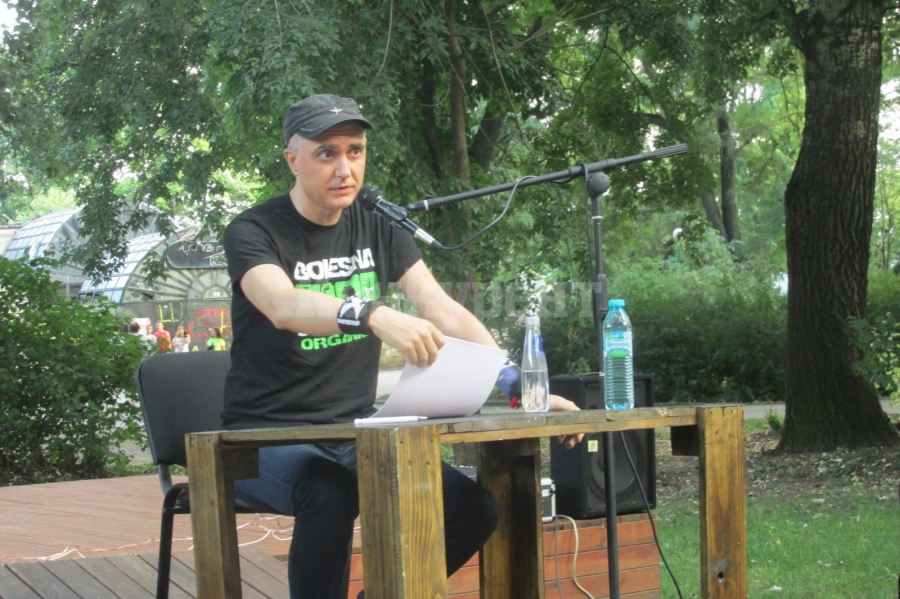 Васко Громков представи във Видин третата си книга от поредицата „Аз бях DJ”