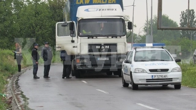 Търсят крадец, отмъкнал в прохода Петрохан от ТИР машини за рязане