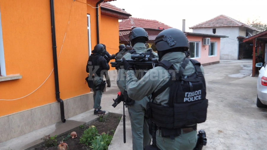 Подземният свят във Врачанско! Дрога, оръжие и измами - ето точно какво намериха при спецакциите 