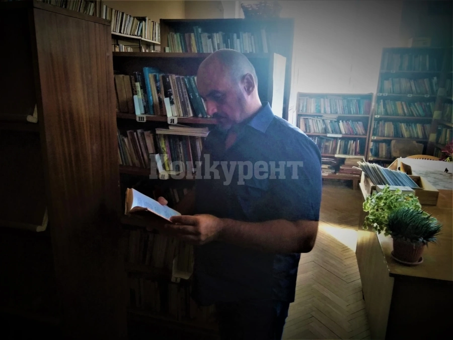  ВМРО с дарение за читалището в с. Кобиляк