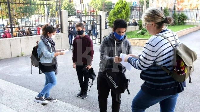 Гърция открива учебната година със задължителни маски за ученици и учители
