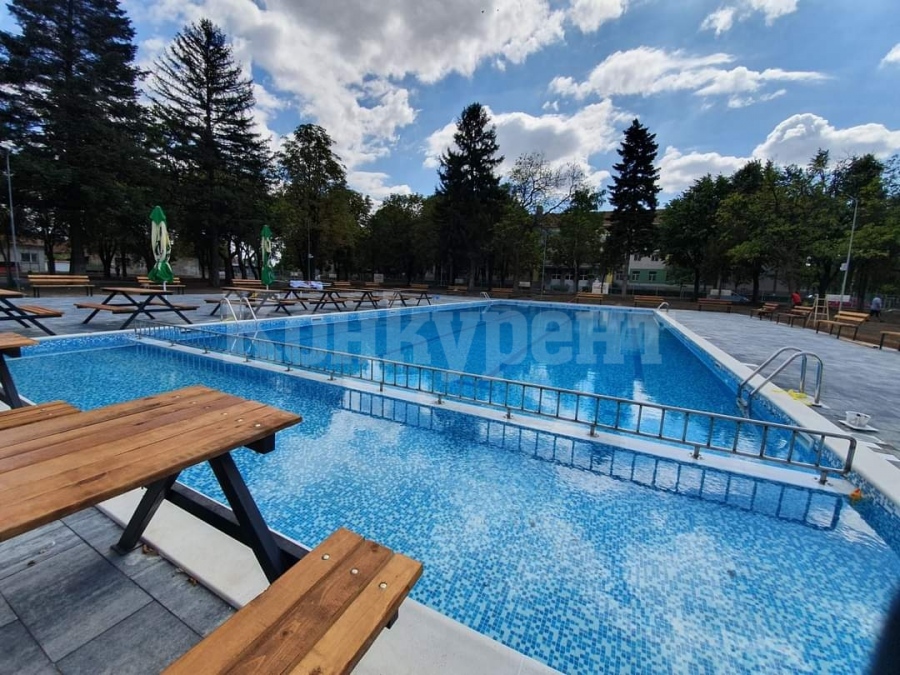 Край на чакането! В Бяла Слатина пускат новия басейн СНИМКИ