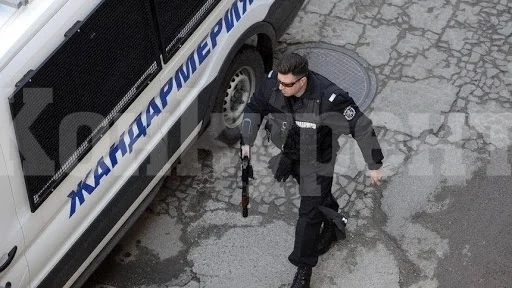 10 екипа на жандармерията и полицията окупираха Вършец