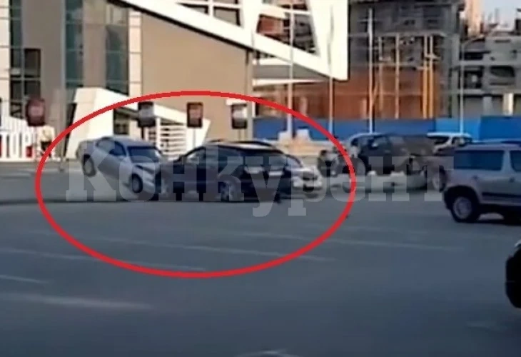 Мъж изпадна в ярост от съпругата си и й отмъсти в страшен екшън ВИДЕО