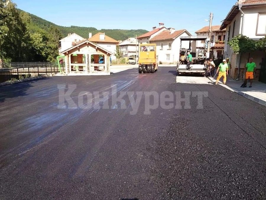 Замириса на асфалт над Чипровци СНИМКИ