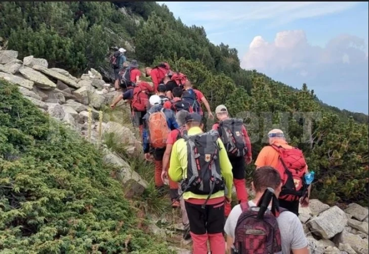 Планински спасители дирят под дърво и камък преподавател от СУ, а той...