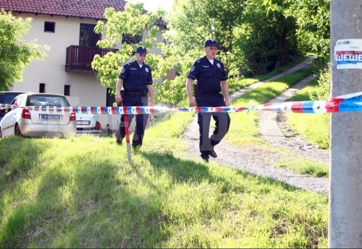 Откриха трупа на българин само по гащи и с голяма рана на главата насред полето в Сърбия, а до него...