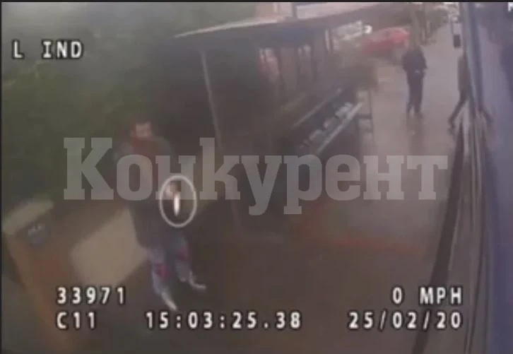 Еднорък ръга хора на случаен принцип на улицата ВИДЕО 18+