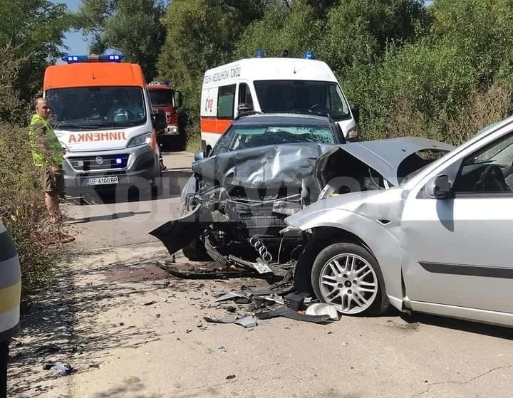 Тежка катастрофа затвори пътя между Враца и Горно Пещене СНИМКИ