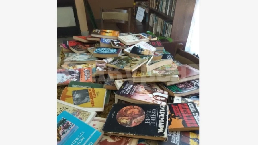 Кметството на село Крета с ново дарение от книги
