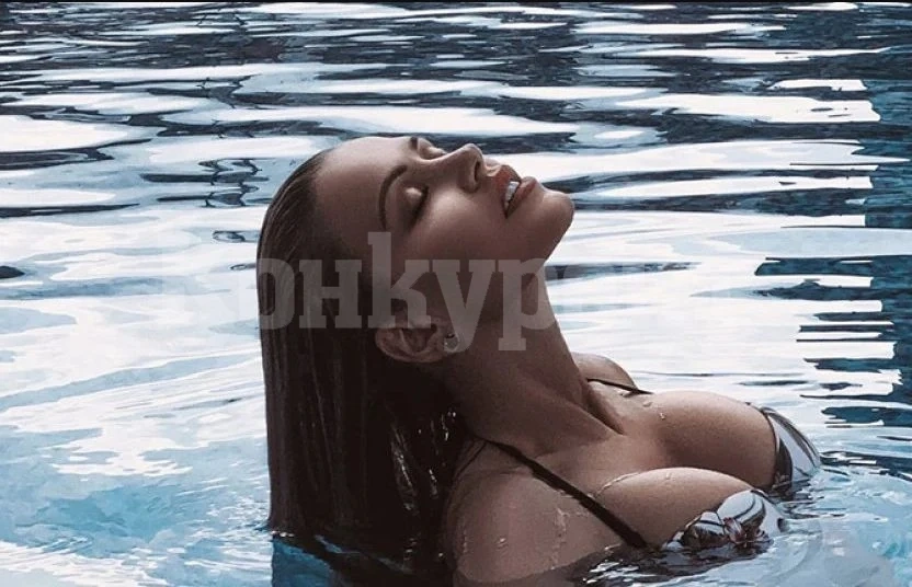 Горещо! Магда прикова вниманието от водата и показа... СНИМКИ 18+