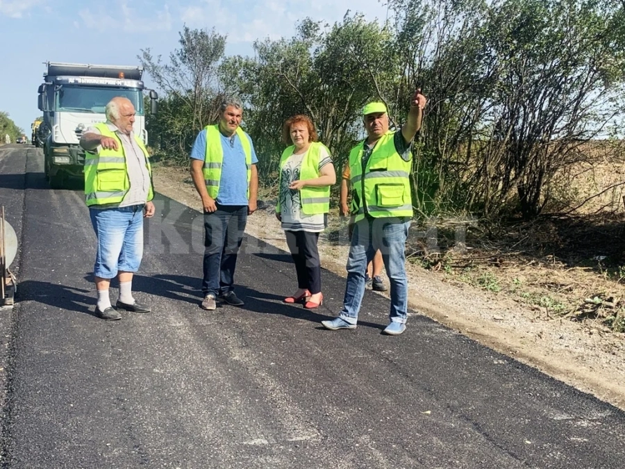 Областен управител провери ремонта на важен път СНИМКИ
