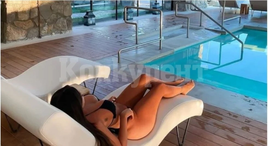 Секси журналистка отново разпали страстите СНИМКИ 18+