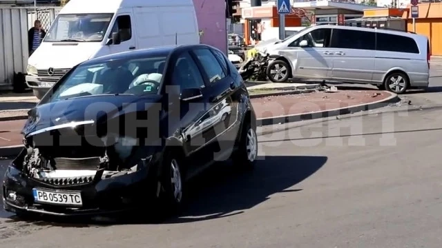Брутално меле с мерцедеси на „Брезовско шосе“
