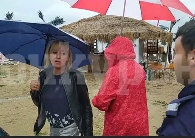 Манолова щурмува плаж Кабакум, посрещнаха я с яйца