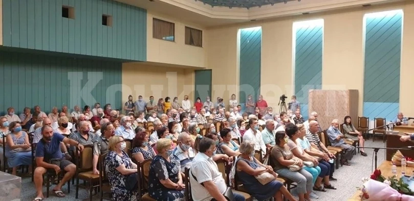 Корнелия Нинова: В цял свят правителствата се опитват да спасят икономиката, българското правителство я убива