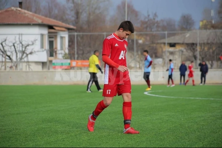 Криси Грозданов е на лагер с национала U16 в Бояна
