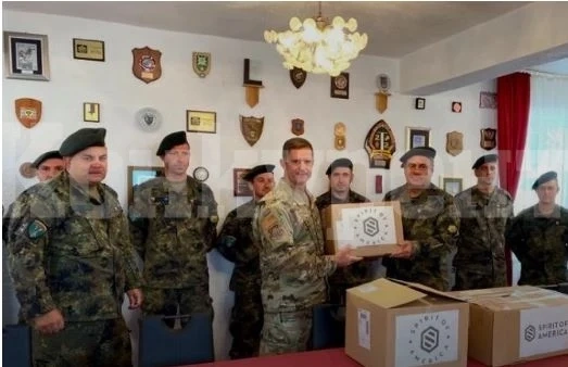 US организация дари екипировка за катерене на българската армията