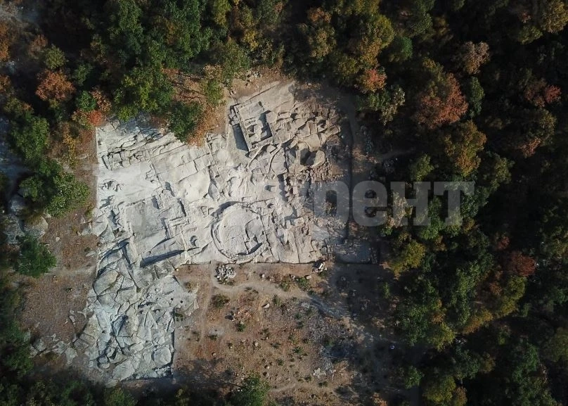 Николай Овчаров отчете археологическия сезон на Перперикон