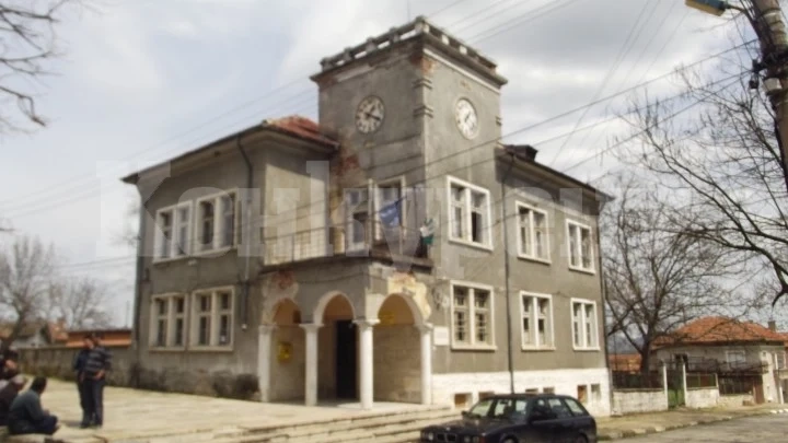 Волейболно игрище и беседка правят в Руска Бела