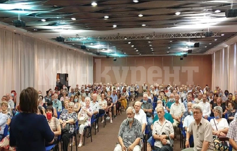 Нинова: Виждайки тази пълна зала, вярвам в мъдростта, честността и енергията на партията