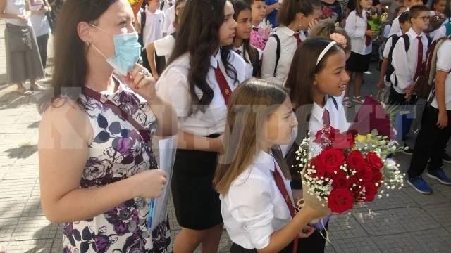 Педиатър: Маските и онлайн обучението са кошмар за децата
