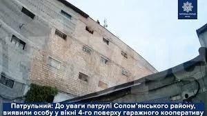 Гол мъж отхапа пръст на баща си, нападна пенсионерка, накълца мъжа ѝ ВИДЕО