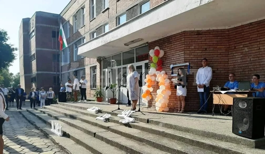С нетърпение дадоха старт на новата учебна година в ПГЯЕ „Игор Курчатов\