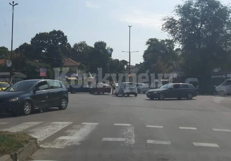 Шофьори огънаха броните на оживено кръстовище