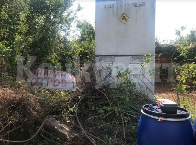 Министър Димитров провери склад за пестициди край село Бели мел СНИМКИ