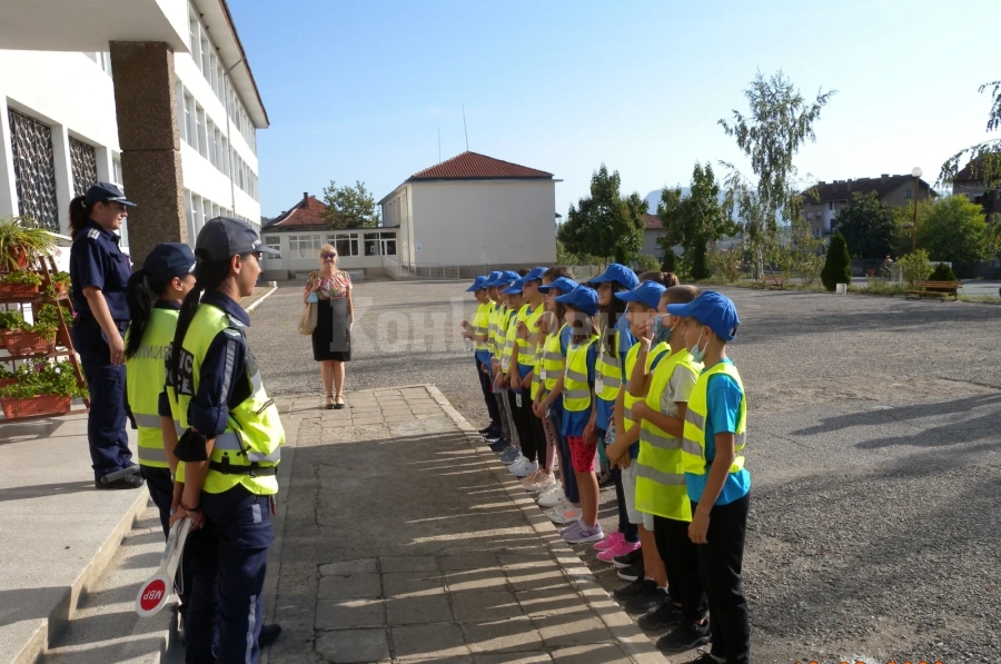 Малките полицаи от Вършец се дипломираха