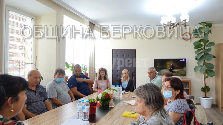 Кметът на Берковица се срещна с одобрените за саниране жилищни сгради