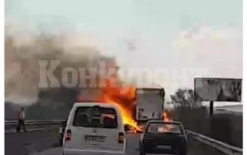 Камион изгоря ката факла на пътя между Вълчедръм и Козлодуй