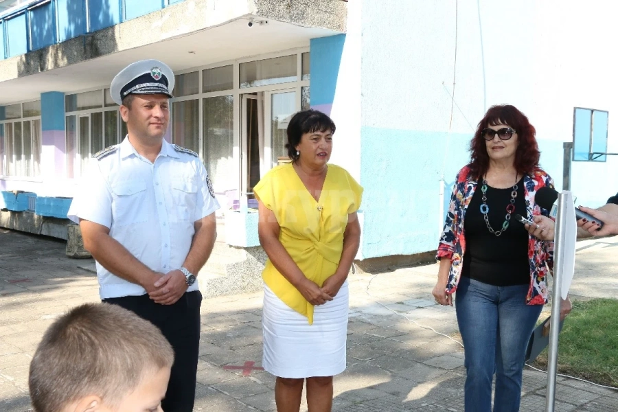 Интерактивна площадка по безопасност на движението СНИМКИ