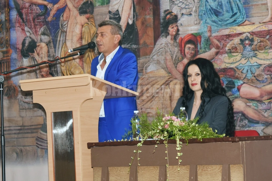 Отличиха високо изявени личности в борбата с COVID-19 в Лом СНИМКИ