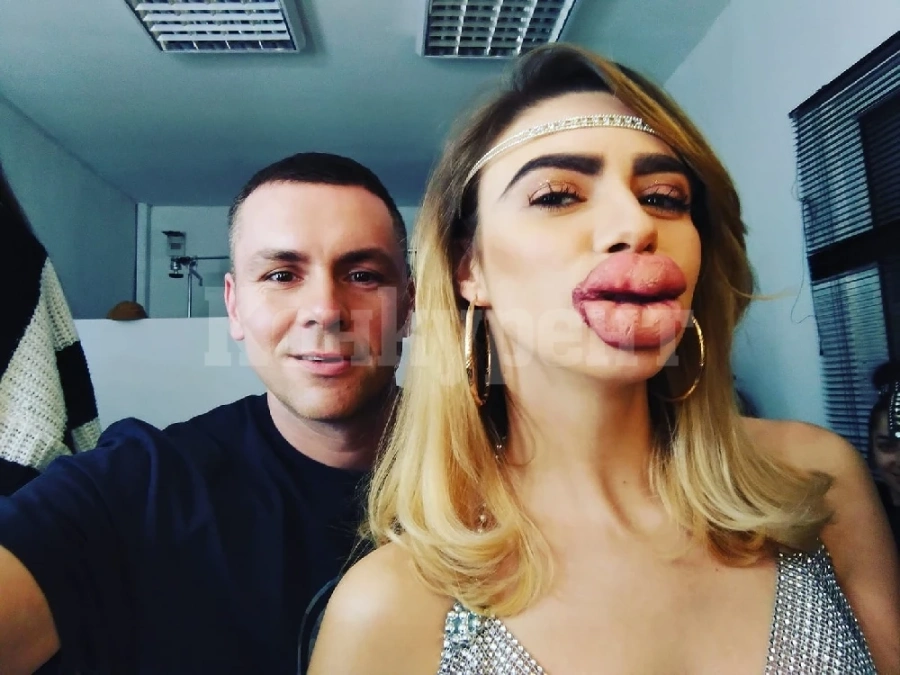 Ицо Хазарта се кефи на напомпана мацка