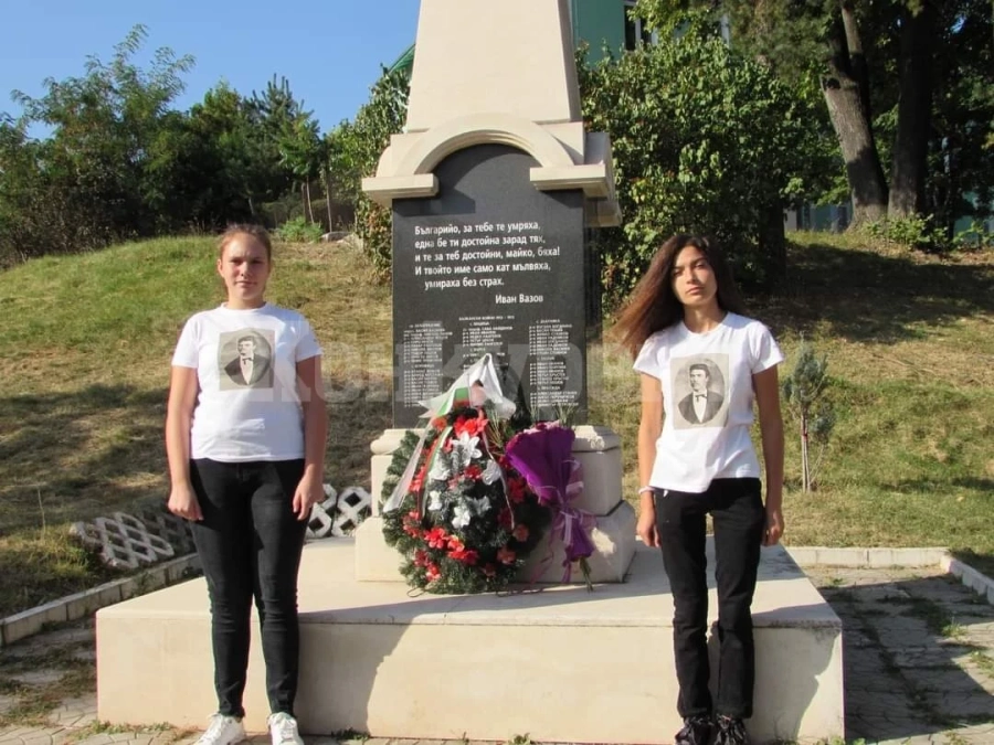 В Белоградчик поднесоха цветя в деня на независимостта