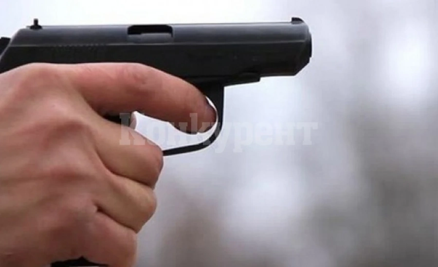 Див екшън във Враца! 18-годишен стреля с пистолет в центъра на града